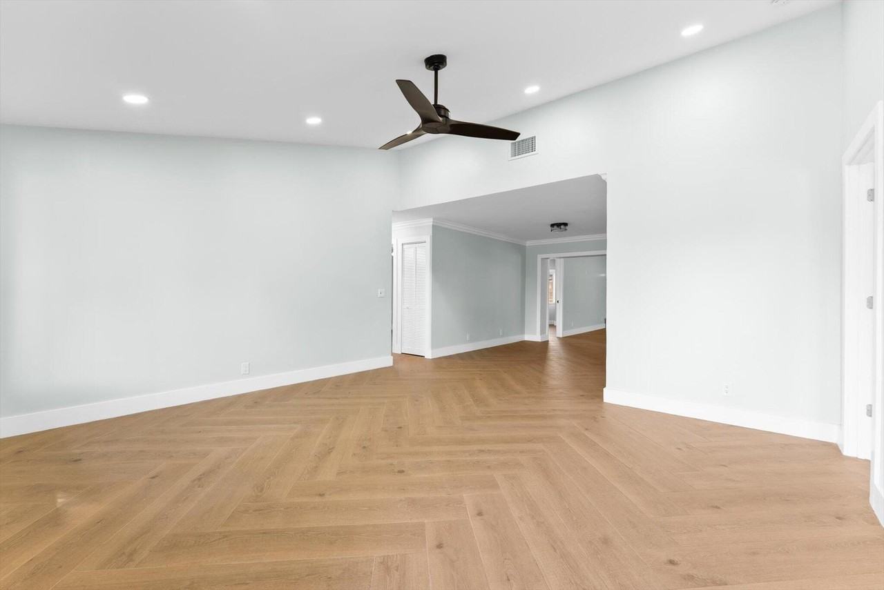 1721 Southwest 10th Street - Photo 3 of 34