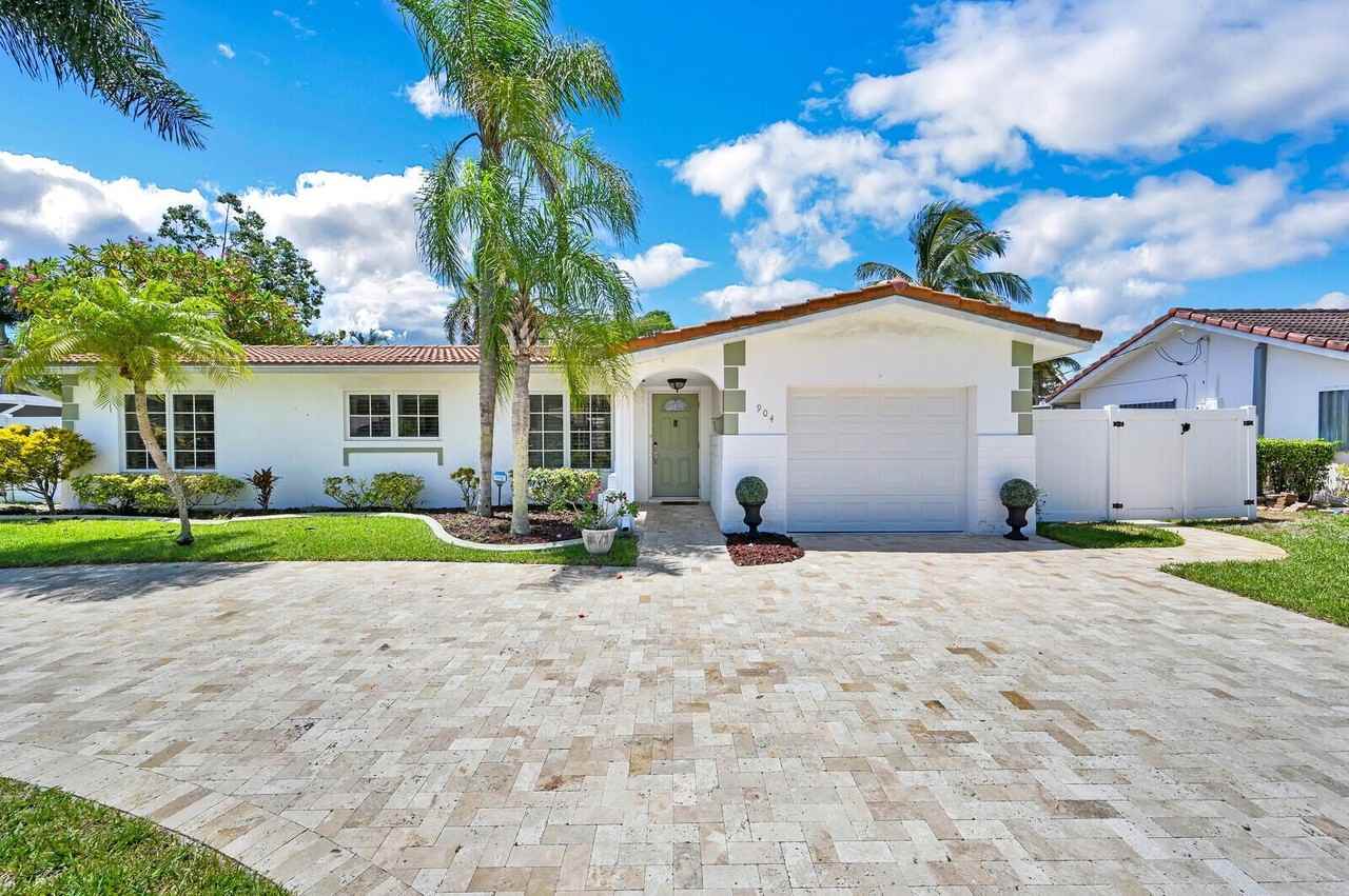 904 Se 12th St - Photo 4 of 46