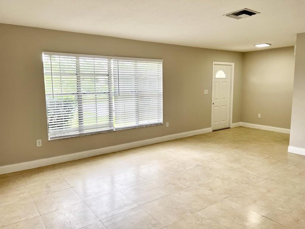 3421 Northwest 25th Terrace - Photo 5 of 26