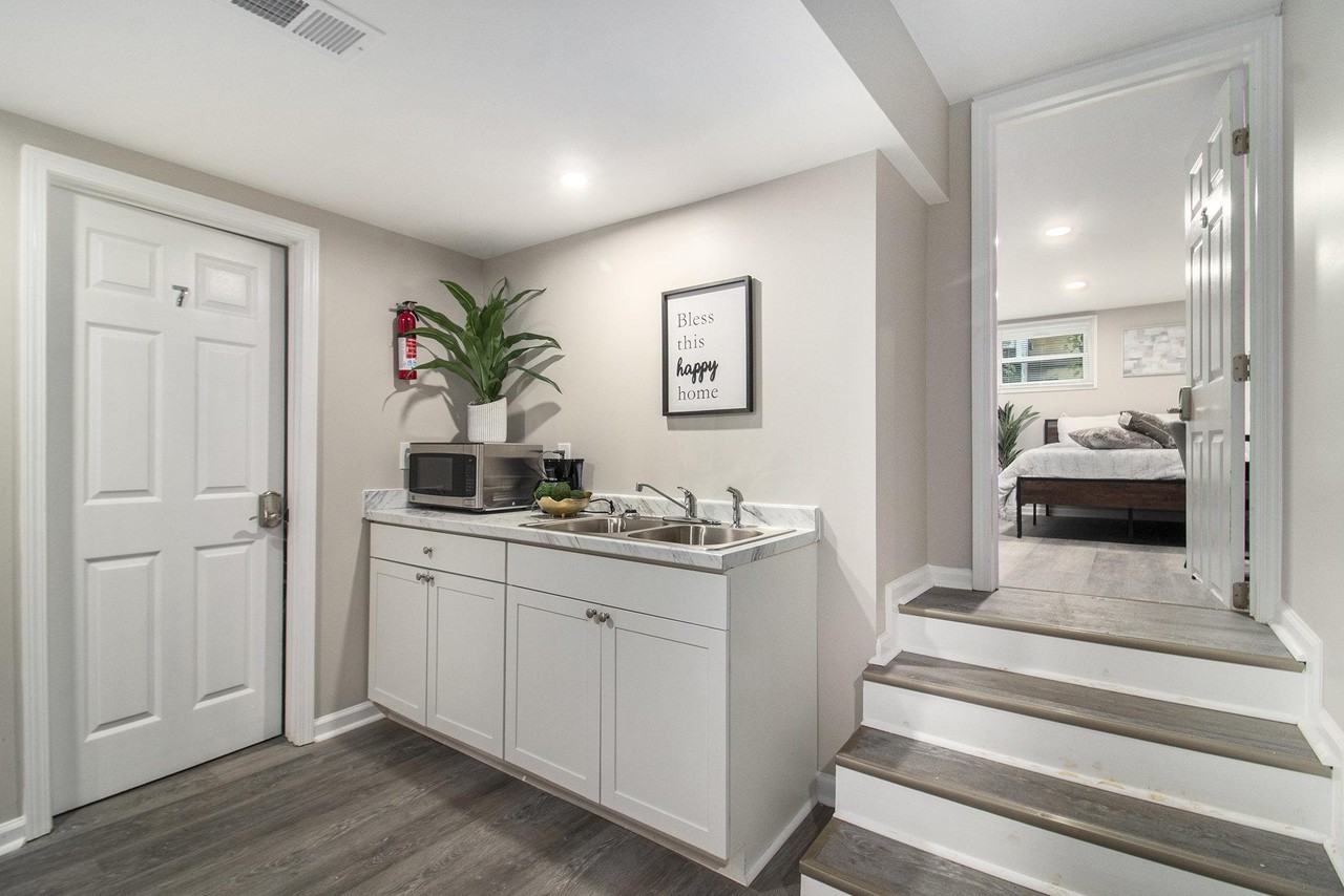 Browns Mill Rd Se - Photo 4 of 7