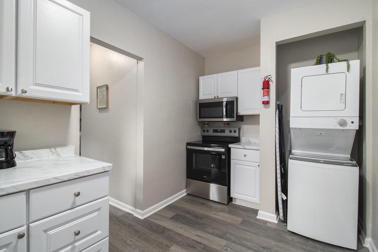 Browns Mill Rd Se - Photo 5 of 7