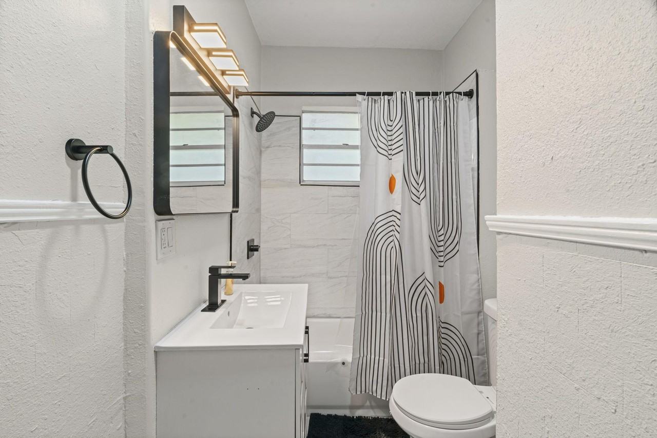 E 27th St - Photo 4 of 21