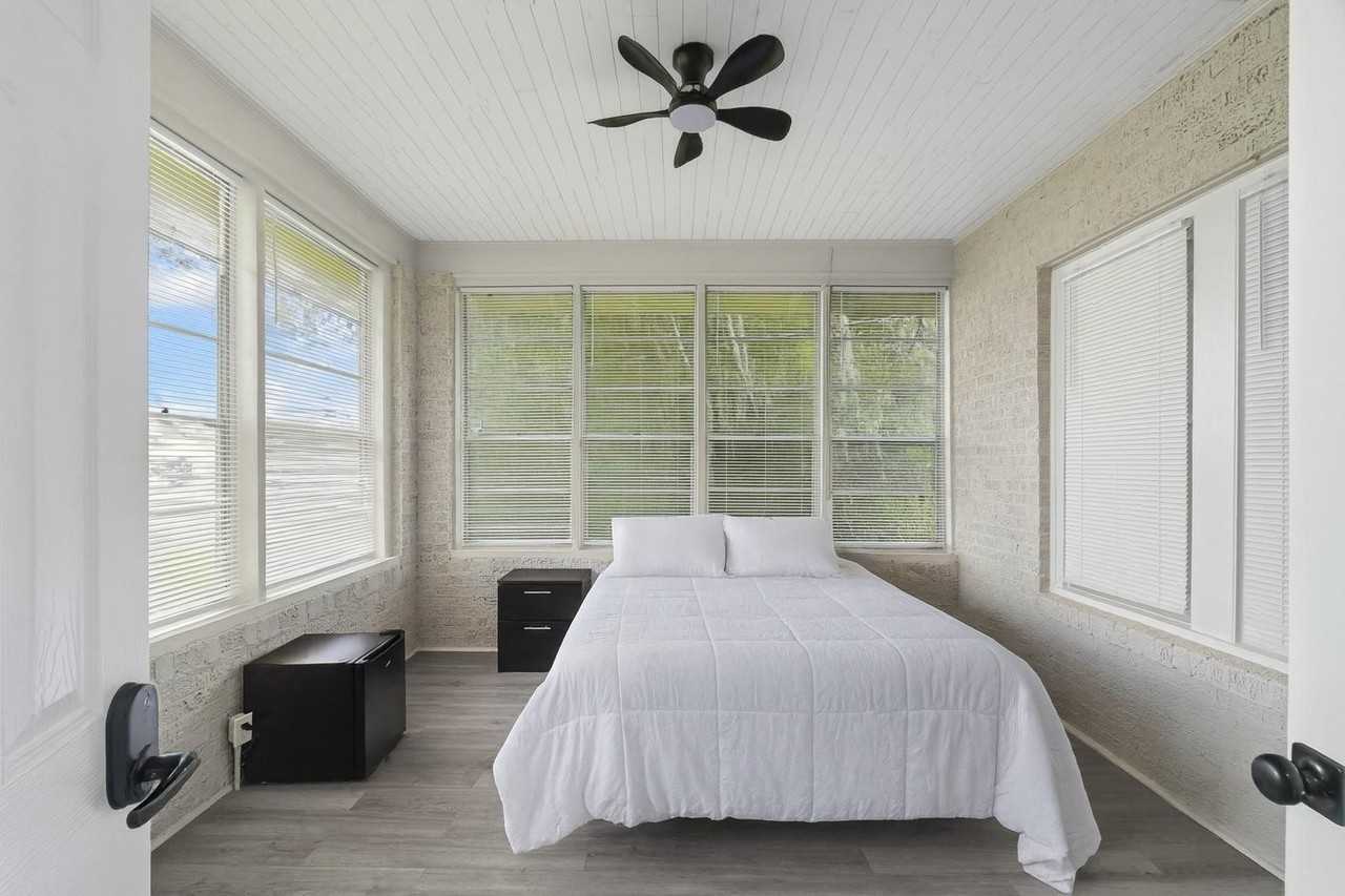 E 27th St - Photo 6 of 21