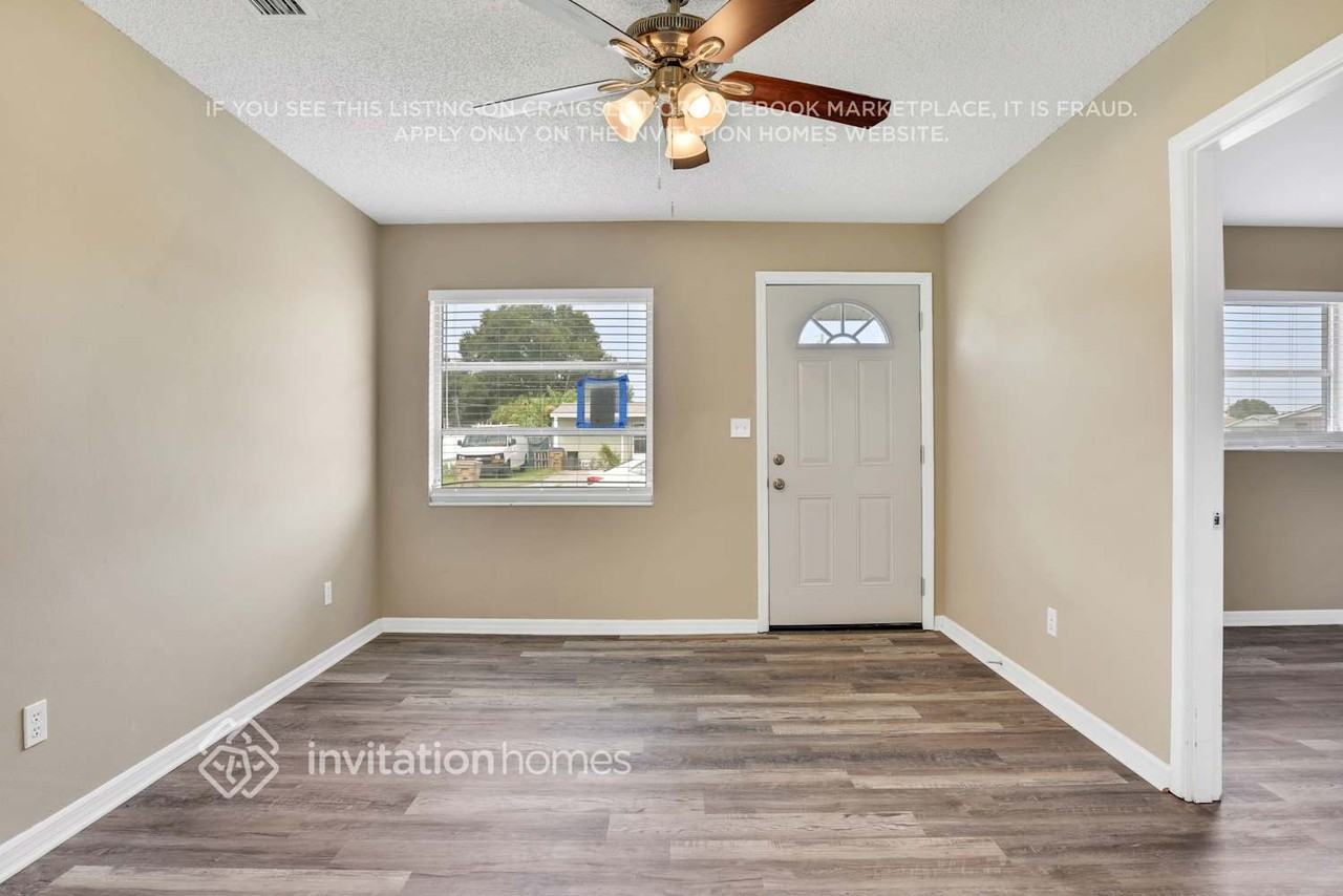 2623 N Beaumont Ave - Photo 2 of 21