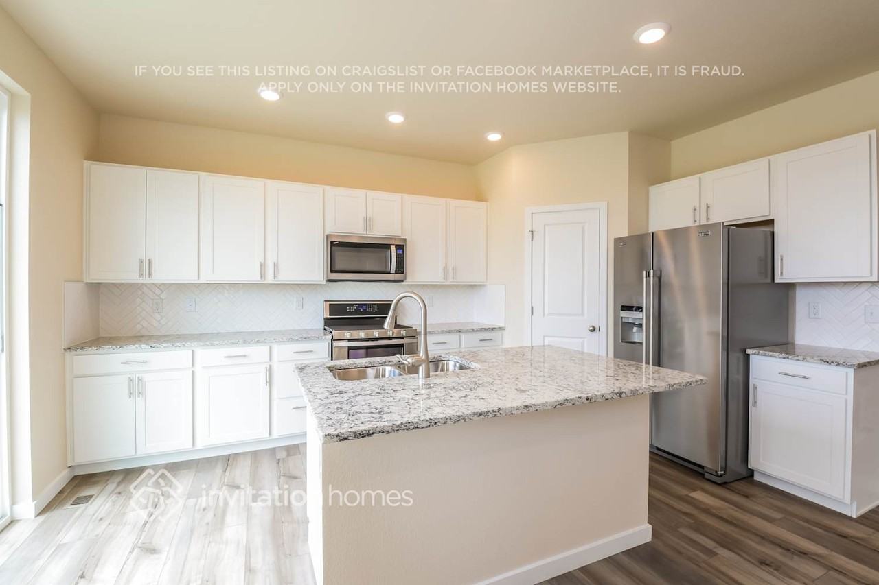 472 Elbert St - Photo 7 of 18