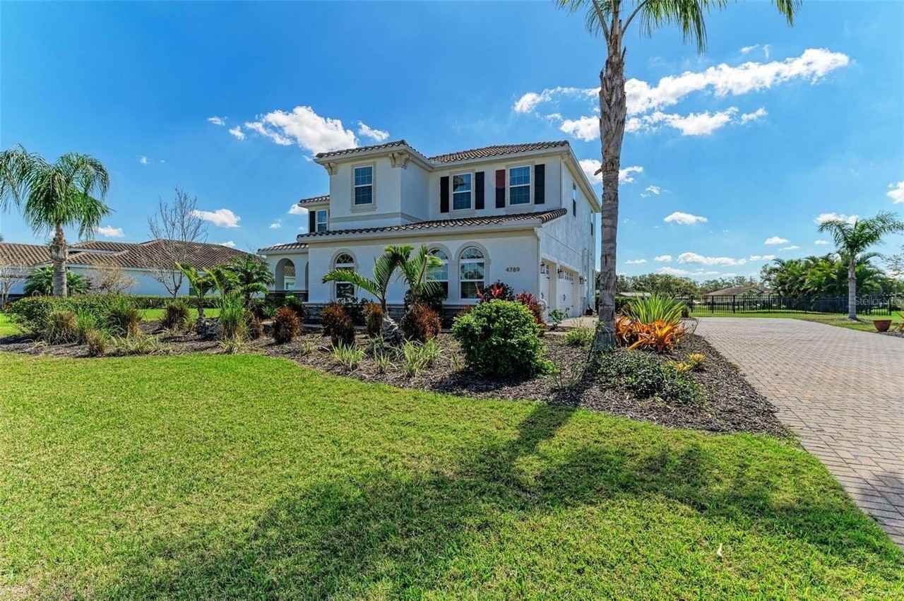 4789 Vasca Dr - Photo 2 of 50