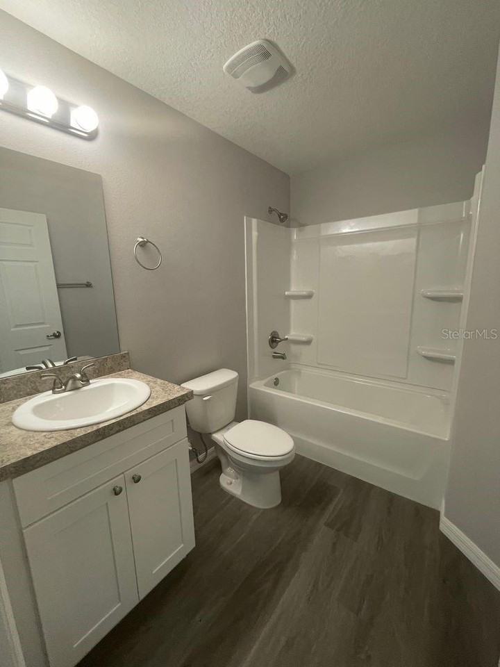 6044 Nw 65th Pl - Photo 6 of 12