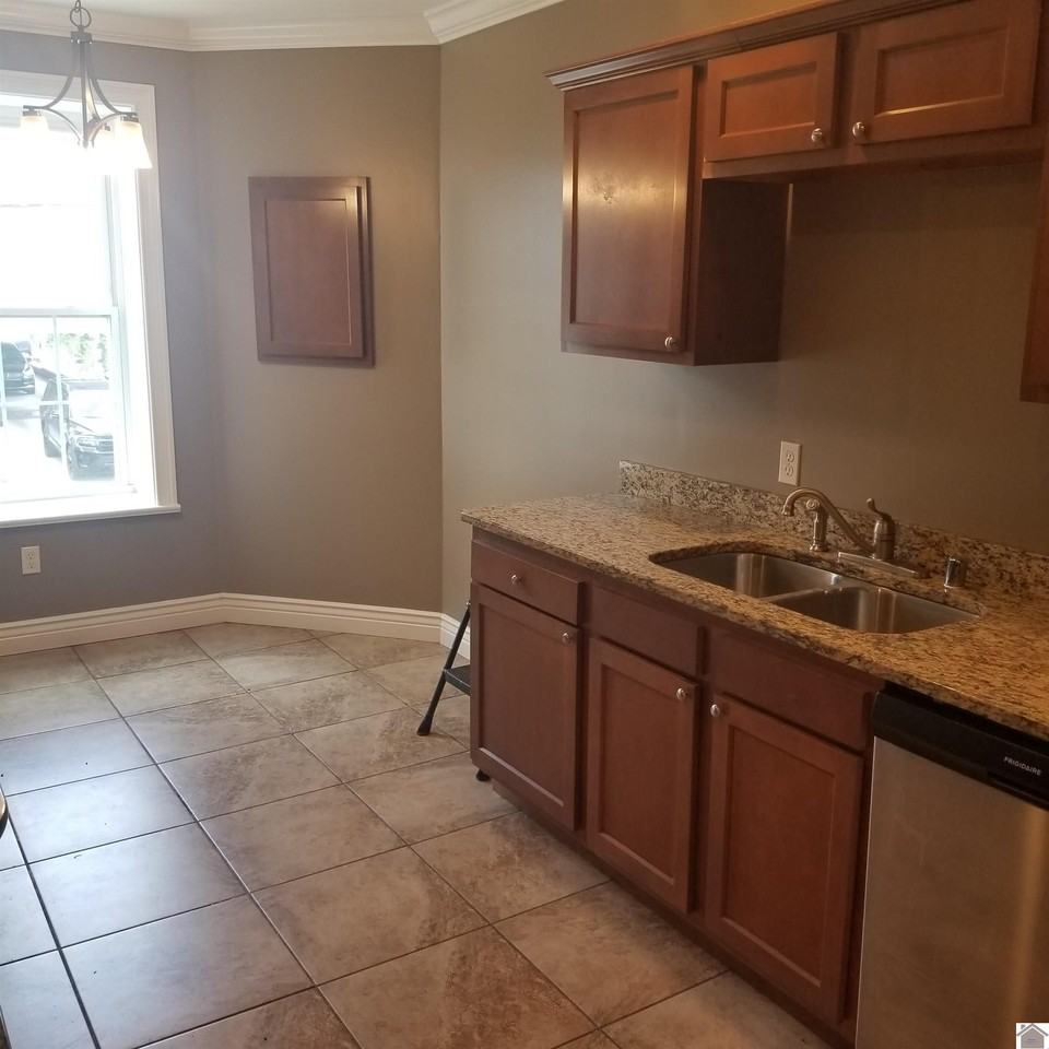 301 Maple St Apt H #H - Photo 5 of 19