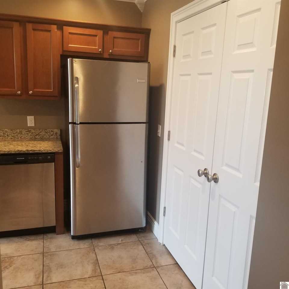 301 Maple St Apt H #H - Photo 7 of 19