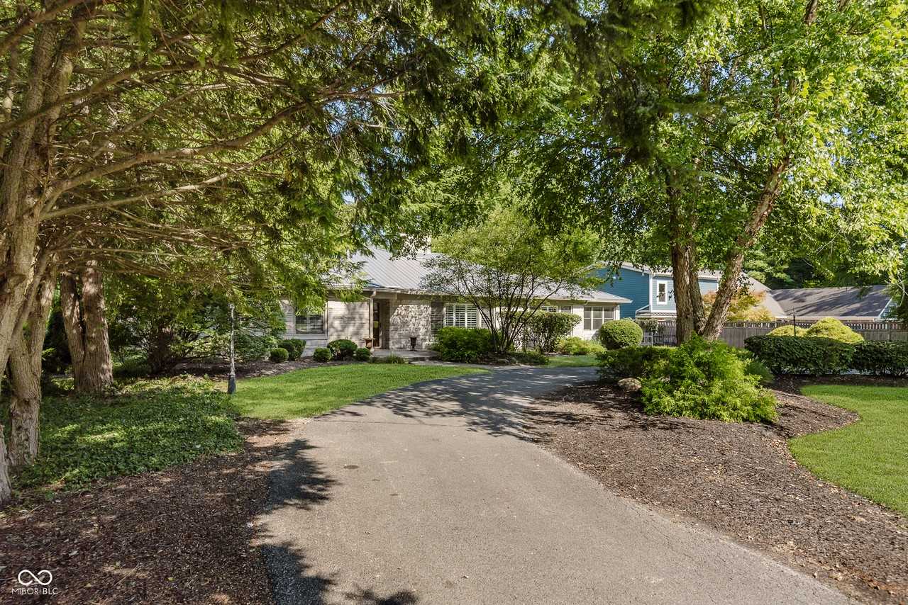 7525 N Meridian St - Photo 3 of 32