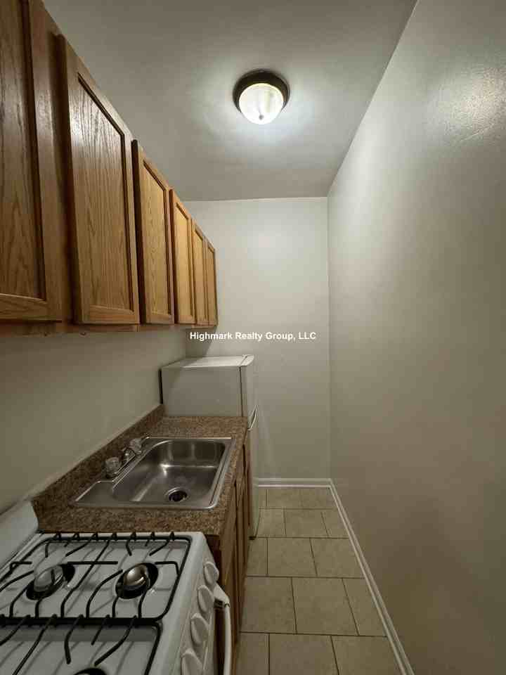 839 W Sheridan Rd #308 - Photo 2 of 14