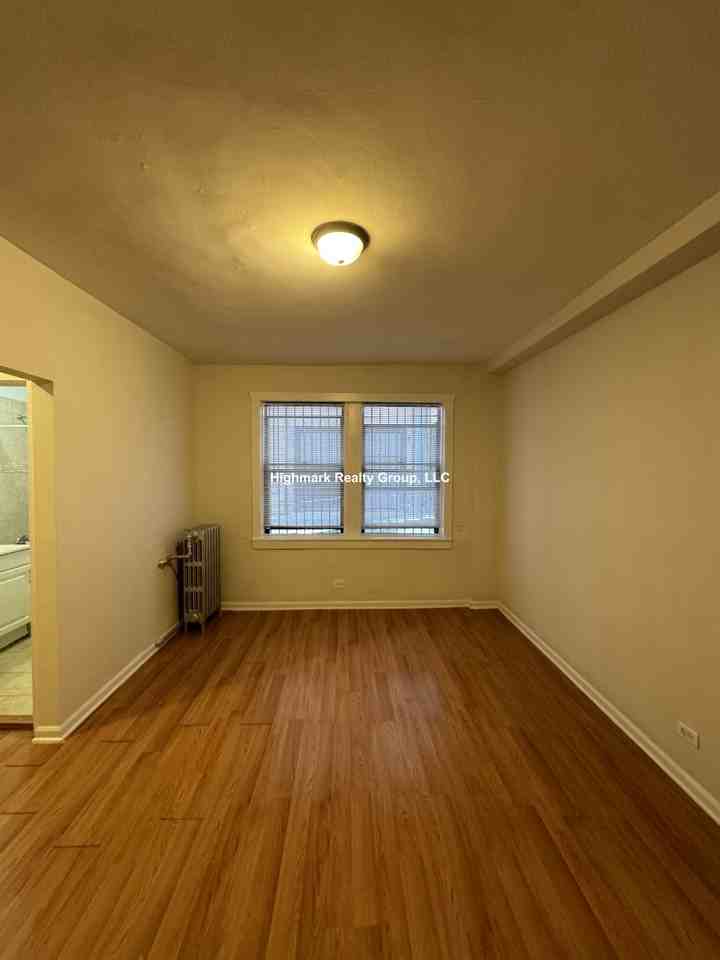 839 W Sheridan Rd #308 - Photo 3 of 14