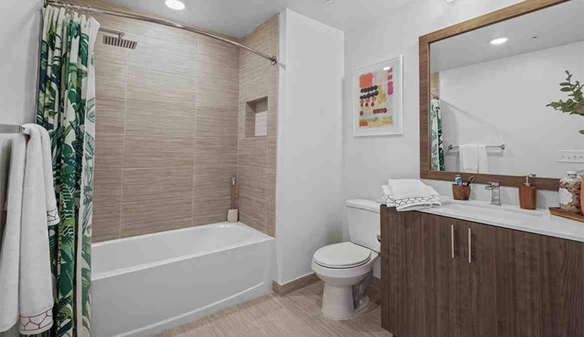 1410 W 38th St #309 - Photo 4 of 10