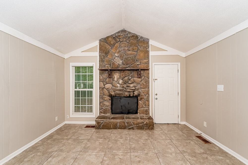 2538 Martin Cir - Photo 3 of 16