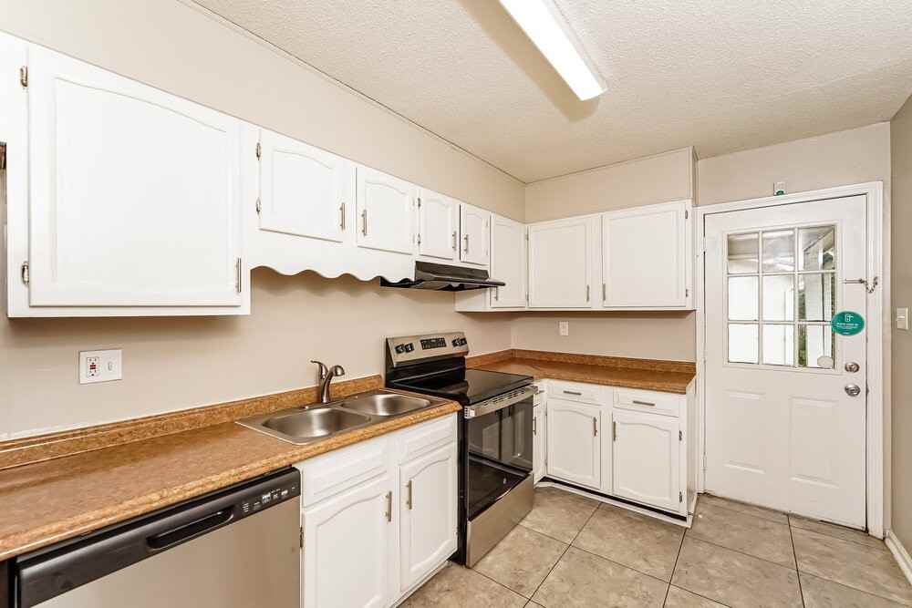 2538 Martin Cir - Photo 6 of 16