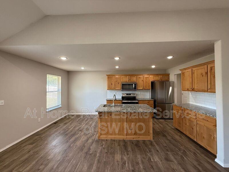 3904 W Linwood St - Photo 2 of 16