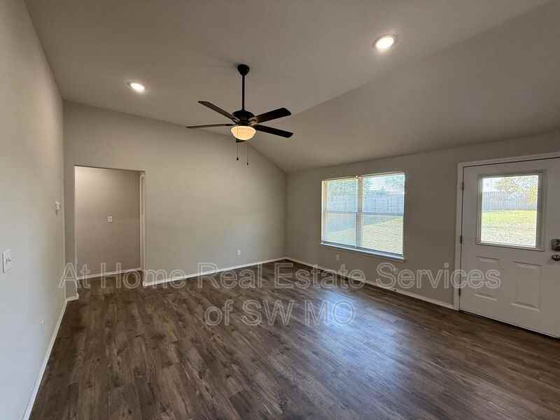 3904 W Linwood St - Photo 3 of 16