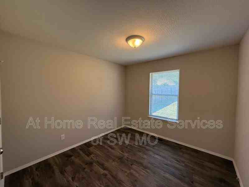 3904 W Linwood St - Photo 5 of 16