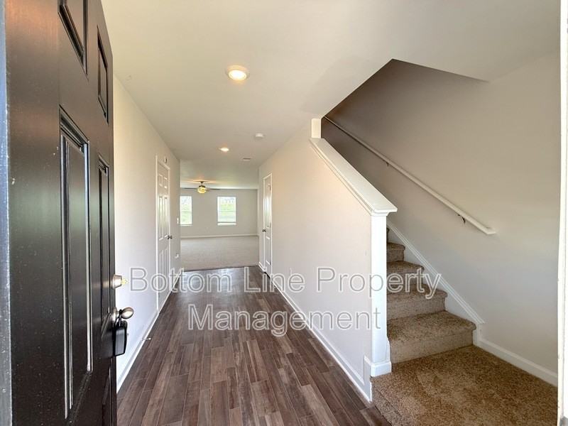 218 Caley St - Photo 3 of 29