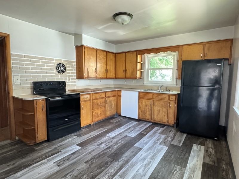 1430 S Oneida St - Photo 3 of 14