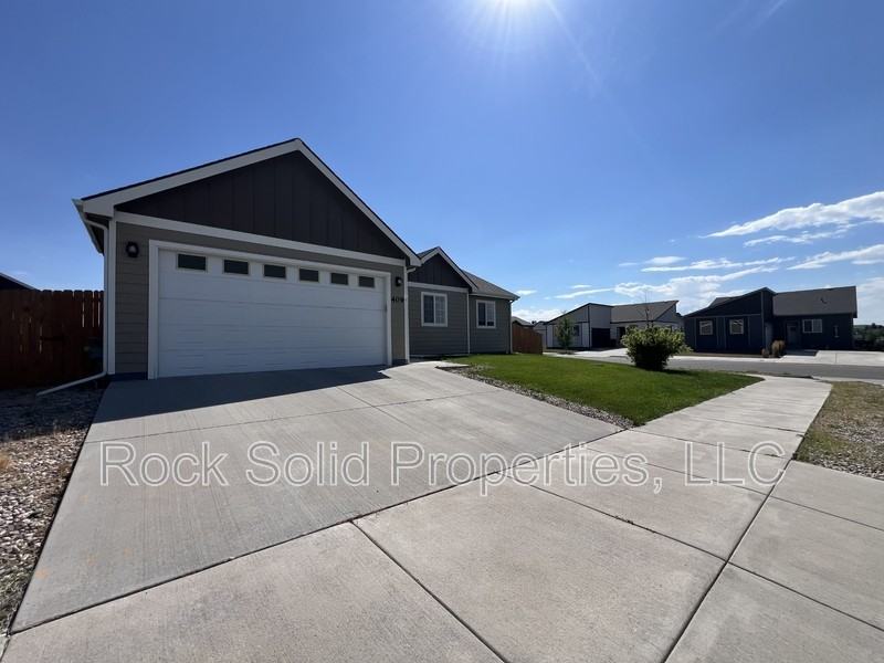 409 Apricot St - Photo 3 of 22