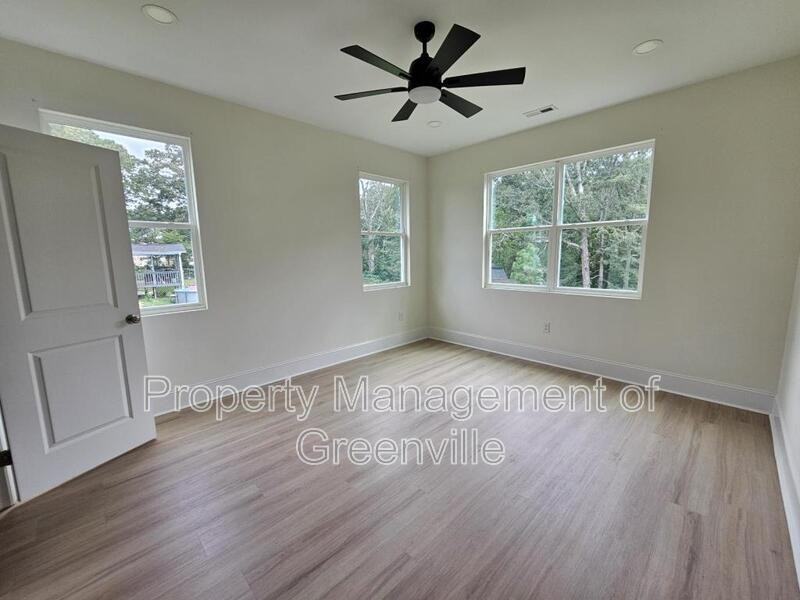 135 Hellams Cir - Photo 2 of 16