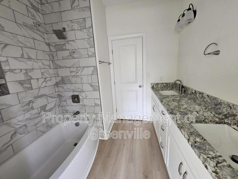 135 Hellams Cir - Photo 3 of 16