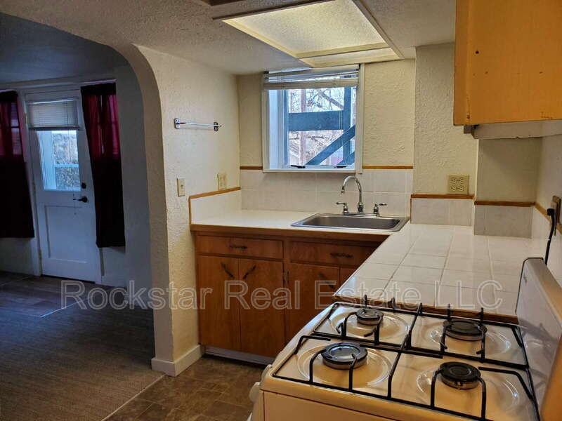 814 S Lincoln St - Photo 3 of 13