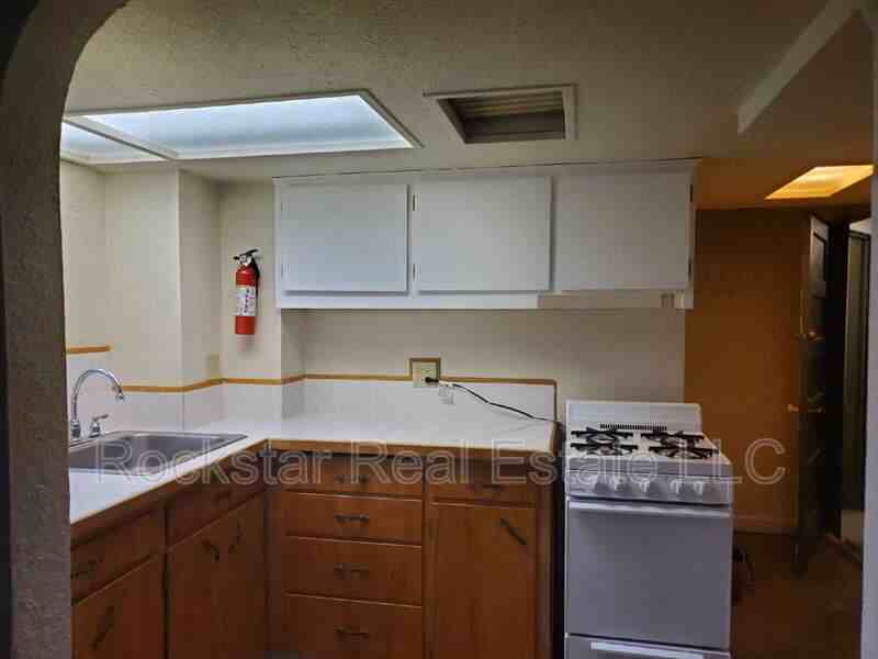 814 S Lincoln St - Photo 6 of 12