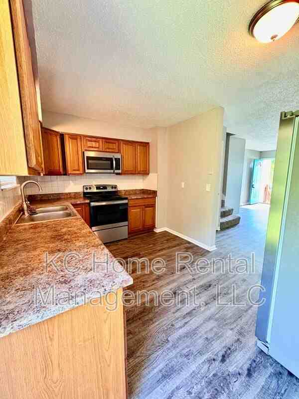 513 N Troost St - Photo 3 of 28