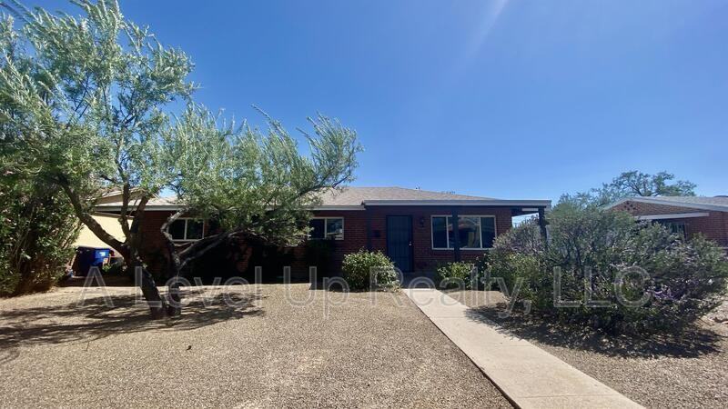 5020 E 1st St - Photo 3 of 22