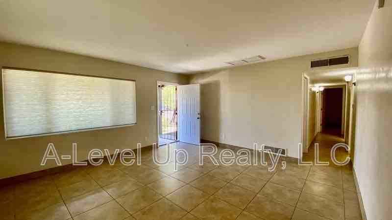 5020 E 1st St - Photo 7 of 22