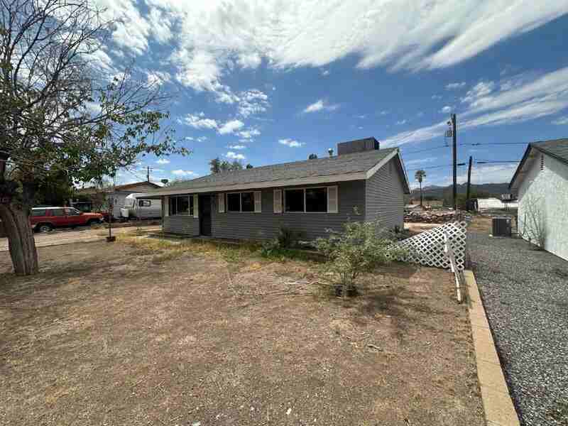 327 W Fairhaven Rd - Photo 2 of 17