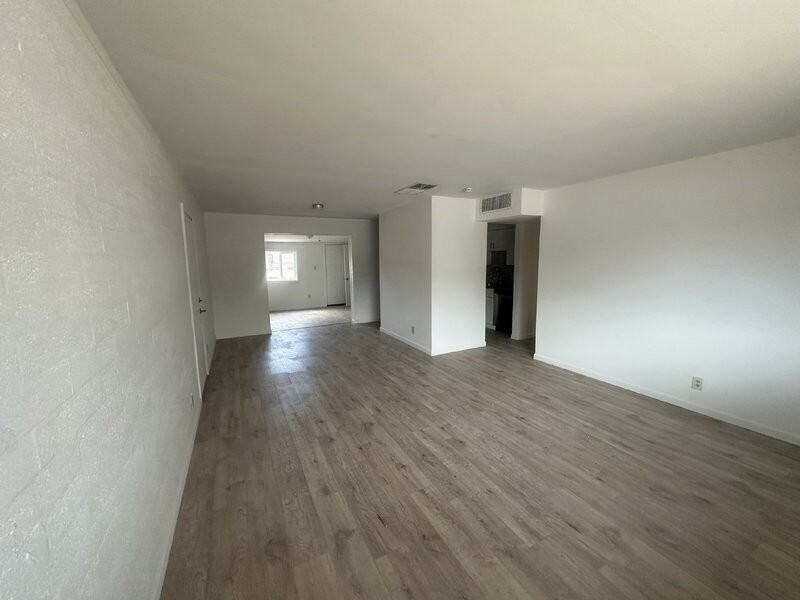 327 W Fairhaven Rd - Photo 4 of 17