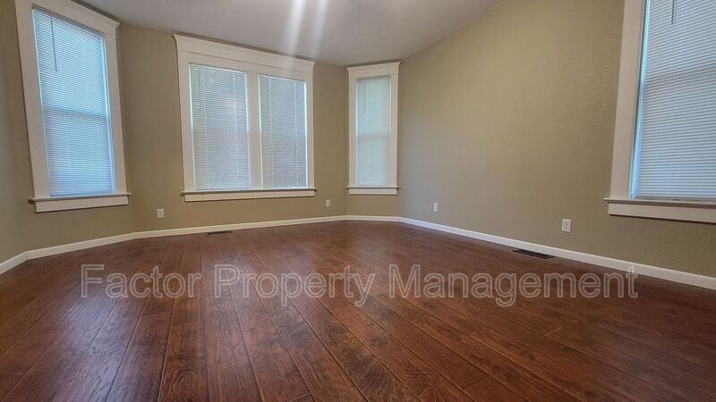 730 N Broad St - Photo 3 of 19