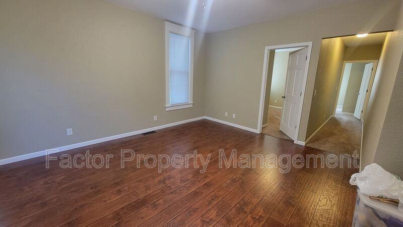 730 N Broad St - Photo 4 of 19