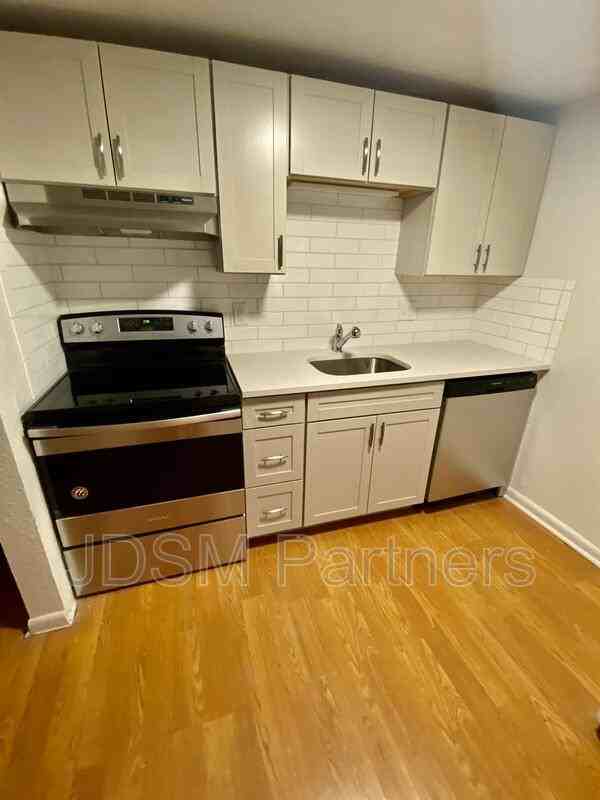 1415 Pearl Street #104 - Photo 6 of 11