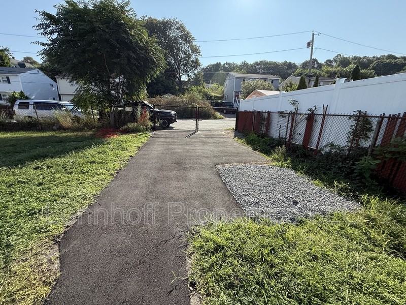 526 Concord St - Photo 4 of 18