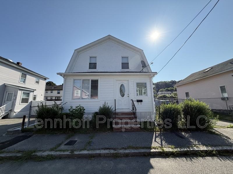 526 Concord St - Photo 6 of 18