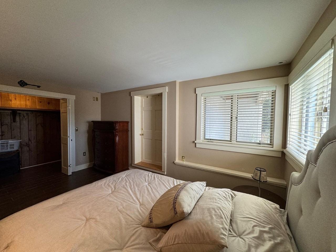 315 Bay View St - Photo 3 of 50