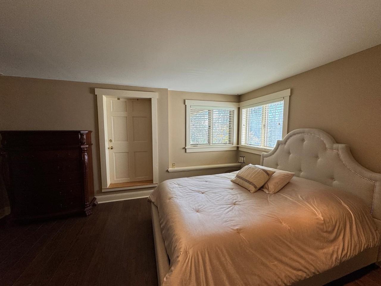 315 Bay View St - Photo 4 of 50