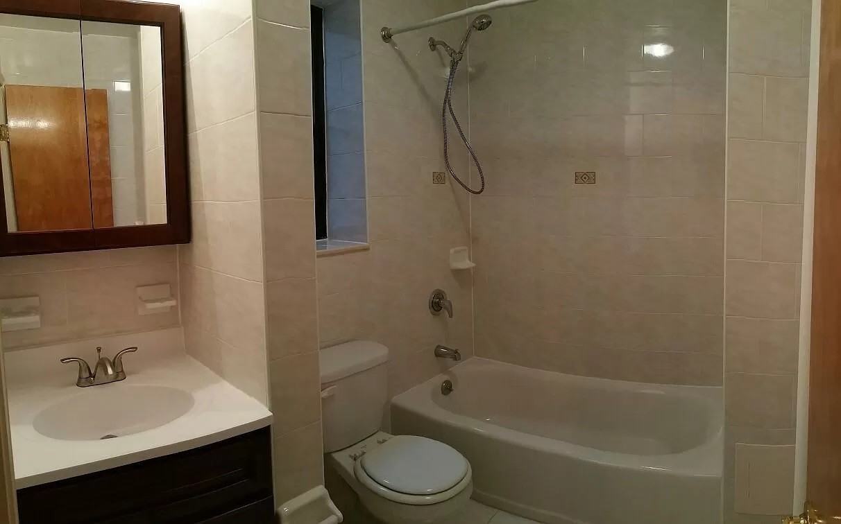 2202 64Th St - Photo 3 of 5