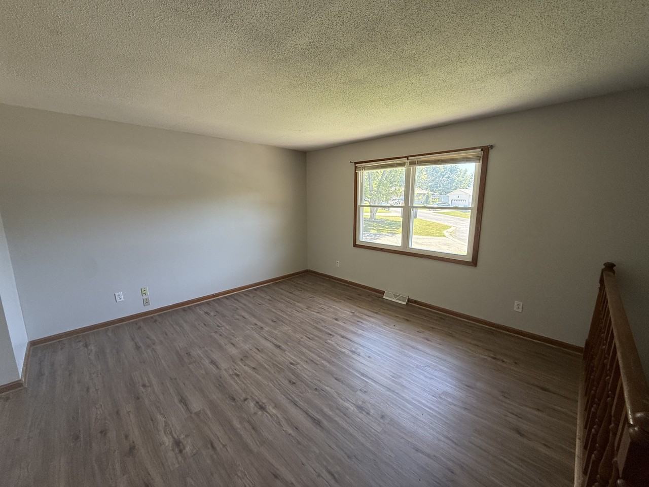 310 W 7th St - Photo 2 of 10