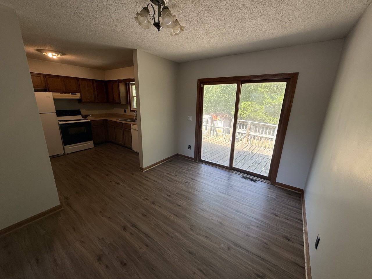 310 W 7th St - Photo 3 of 10