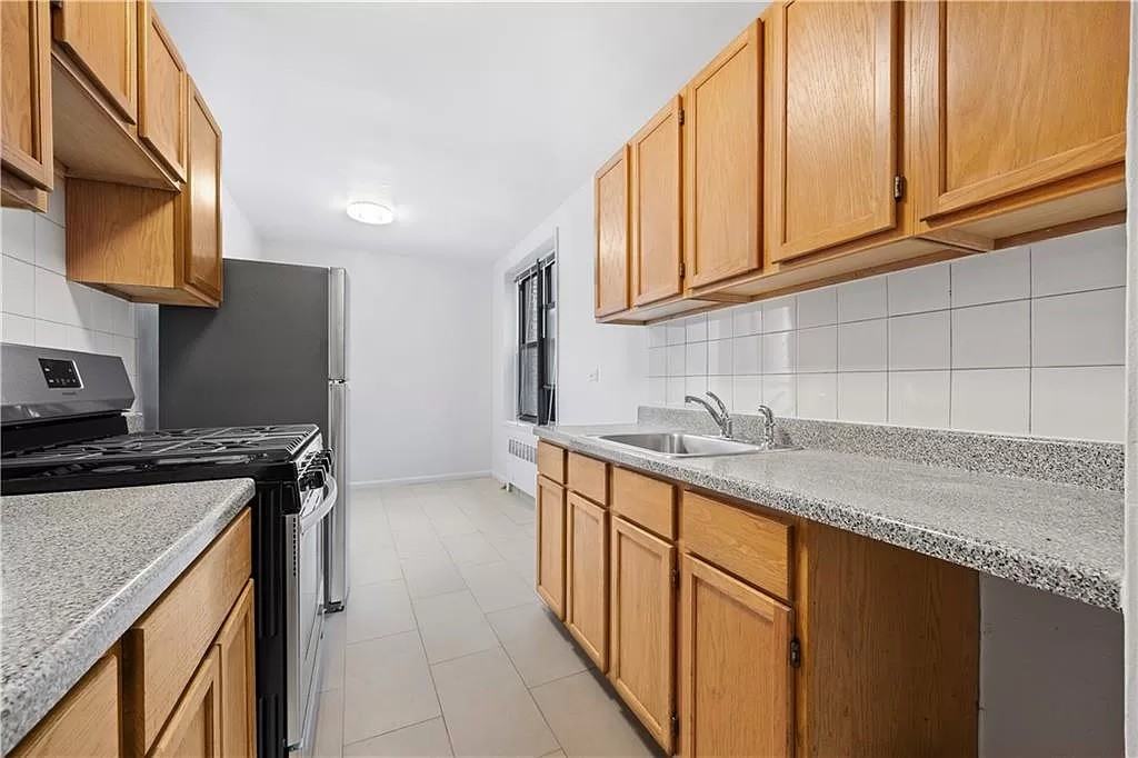 321 Harvard St - Photo 2 of 12