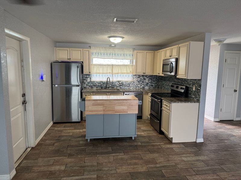 7604 Rosewood Dr - Photo 2 of 11