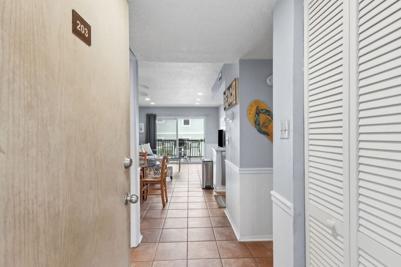 3056 S Fletcher Ave - Photo 2 of 31