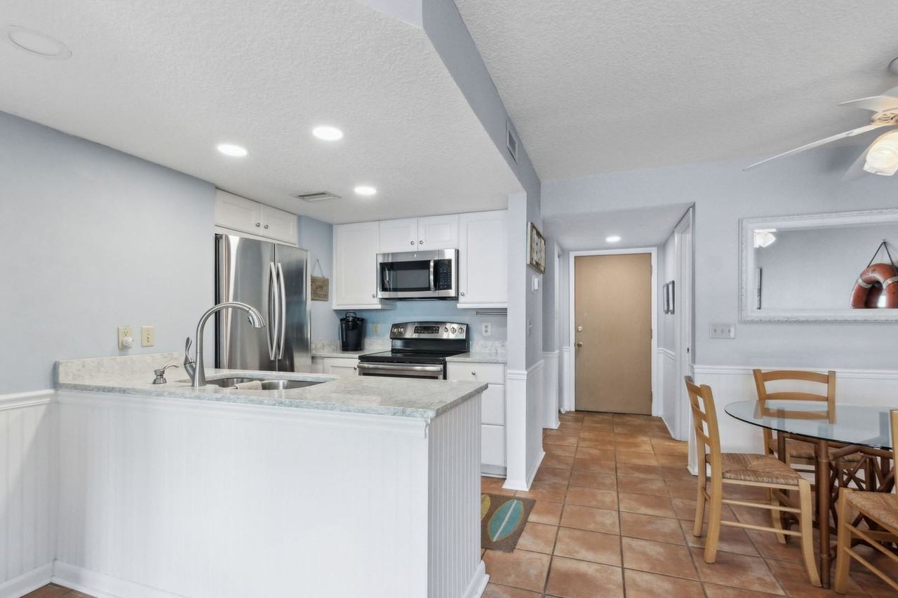 3056 S Fletcher Ave - Photo 3 of 31