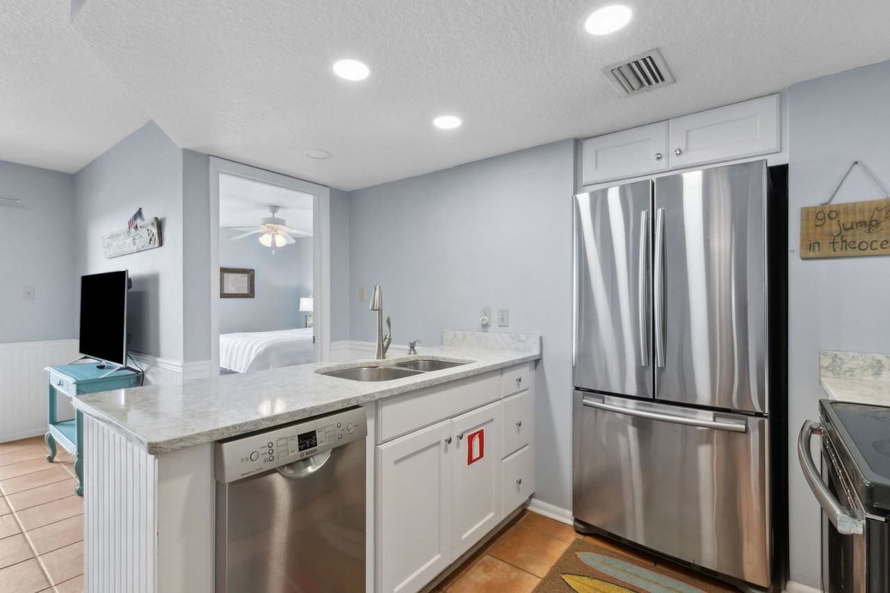 3056 S Fletcher Ave - Photo 4 of 31
