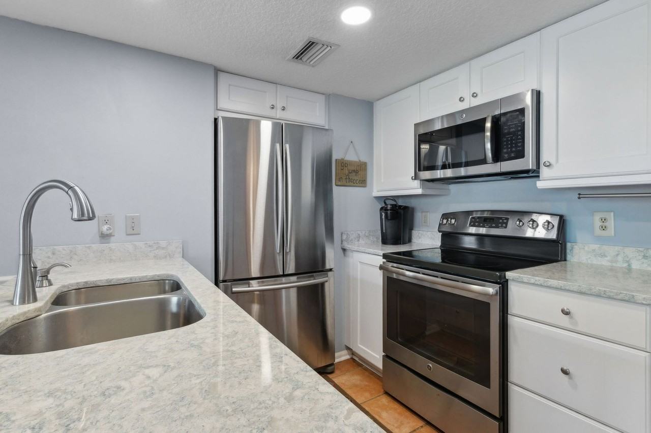 3056 S Fletcher Ave - Photo 5 of 31